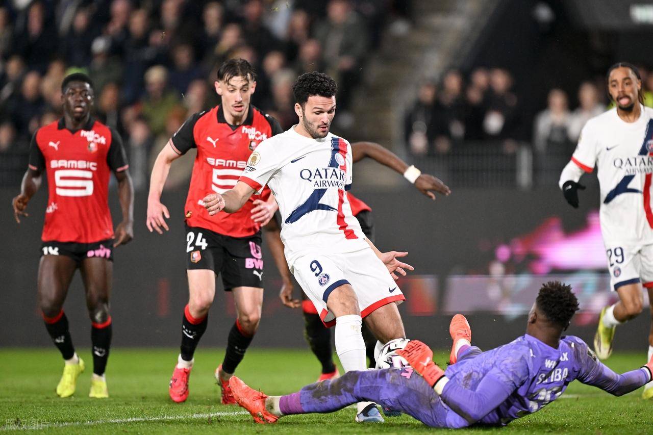 关于西亚卡姆爆冷击败巴黎圣日耳曼,出色防守引爆全场!的信息 关于西亚卡姆爆冷击败巴黎圣日耳曼,出色防守引爆全场!的信息